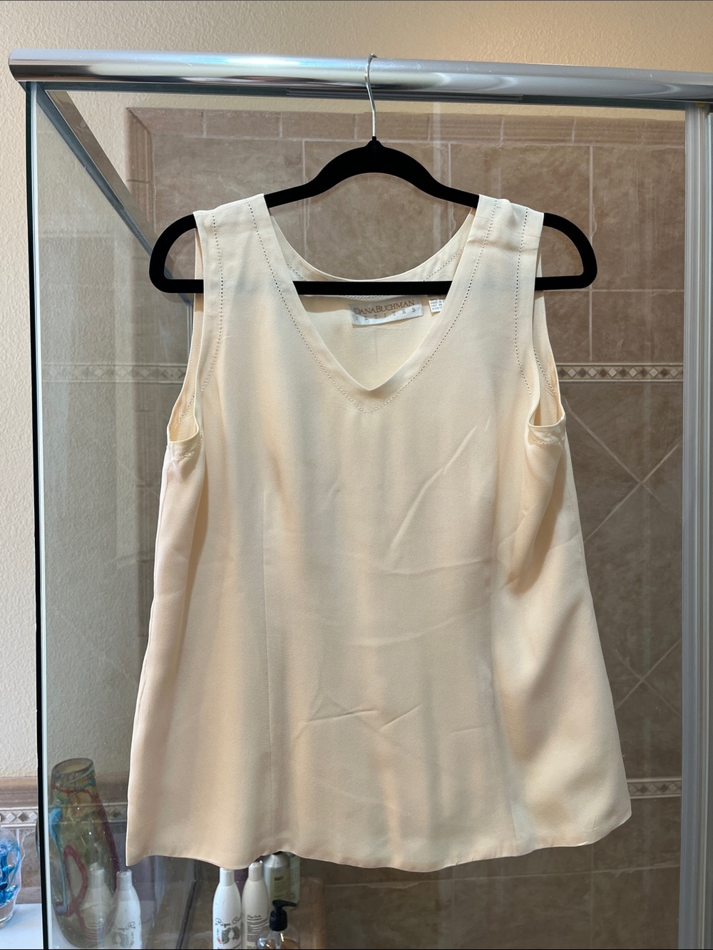 Dana Buchman Cream V-Neck Sleeveless Camisole